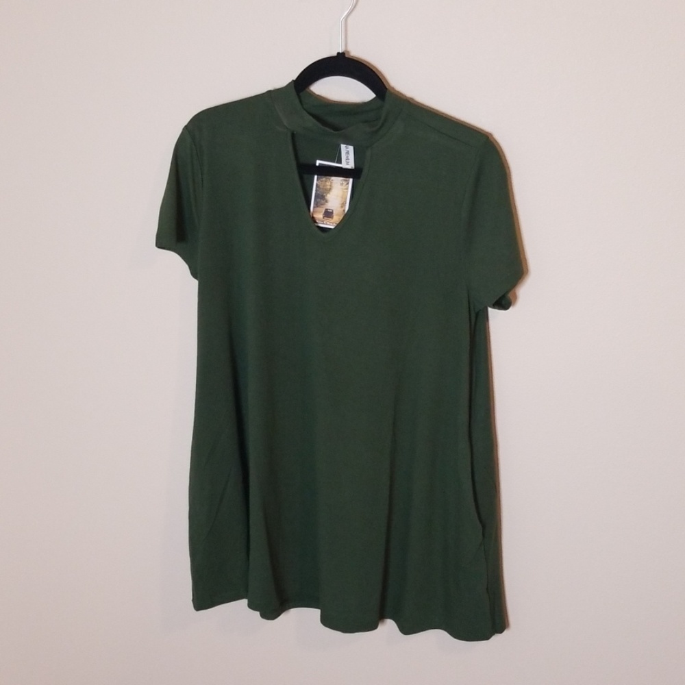 Choker neck top with pockets